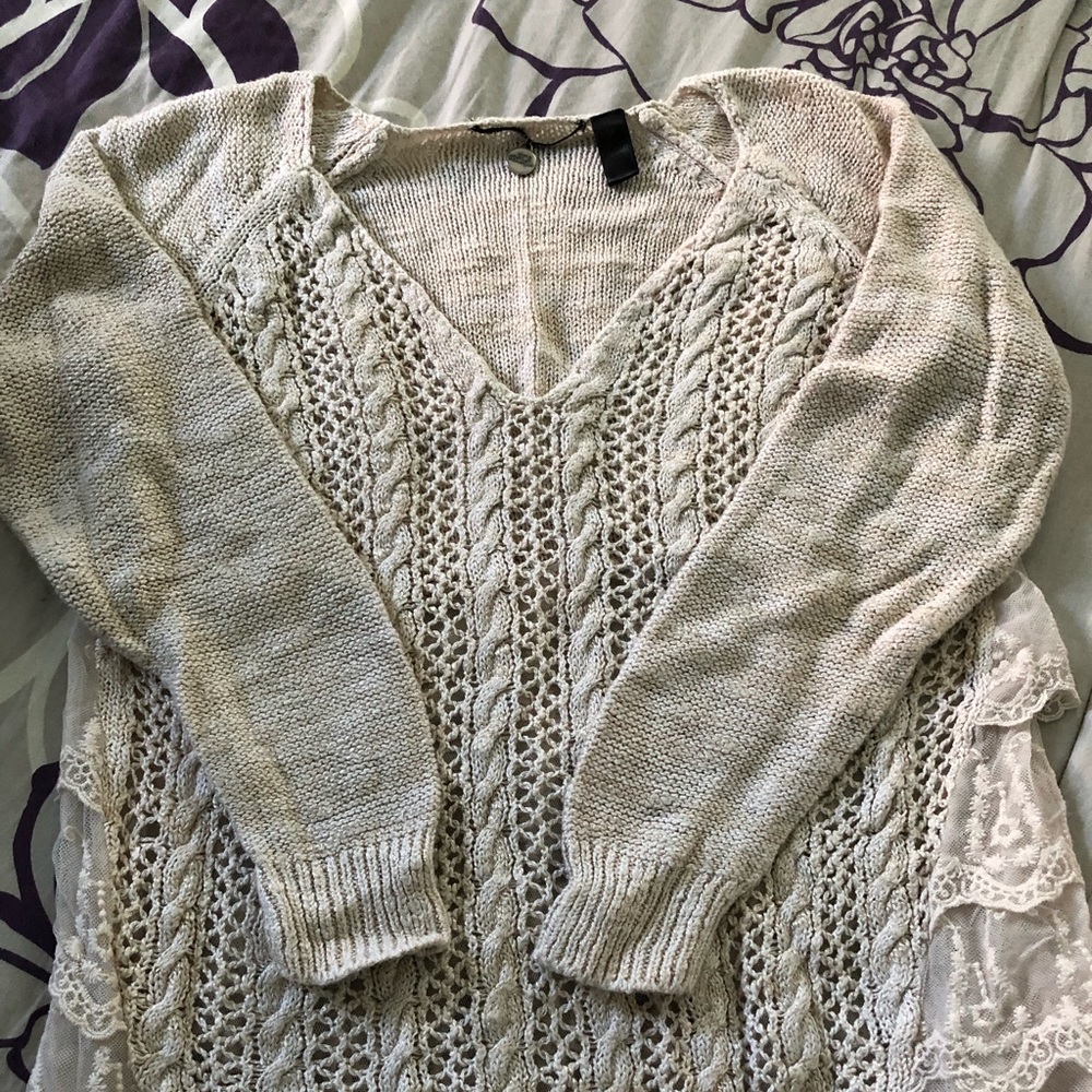 Daytrip cream colored sweater w lace